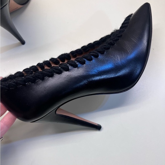 Pura Lopez Black Heels with Scalloped Edge and Pointed Toe - Picture 3 of 11